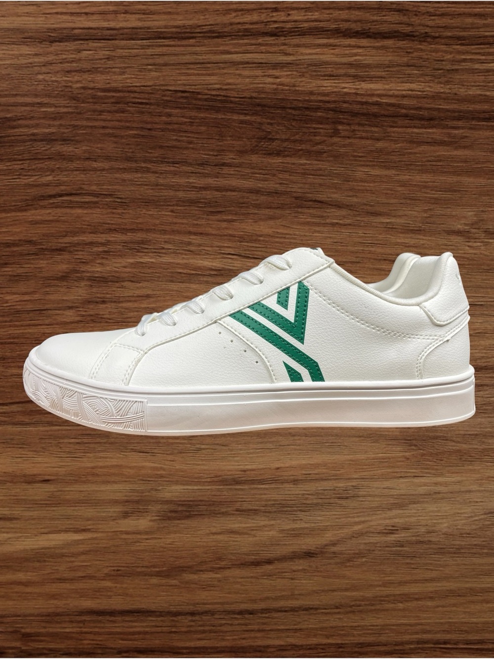 YY Nation Nimbus Cactus White Sneakers. Size 9 M.